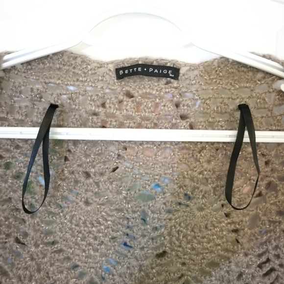 XS BETTE PAIGE Metallic Knit Poncho Sweater - Picture 7 of 7